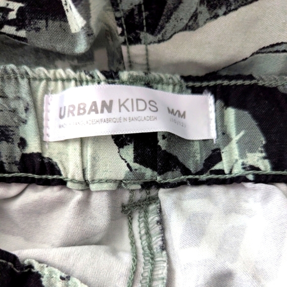 Urban Kids (Size Medium) Unisex Camo Graphic Cargo Pants - Picture 7 of 12
